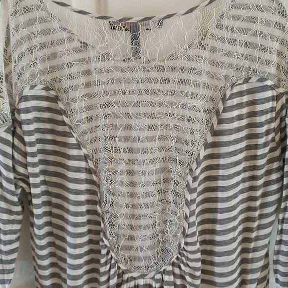 EUC BCBG MaxAzria Lace Back Top - Picture 6 of 6